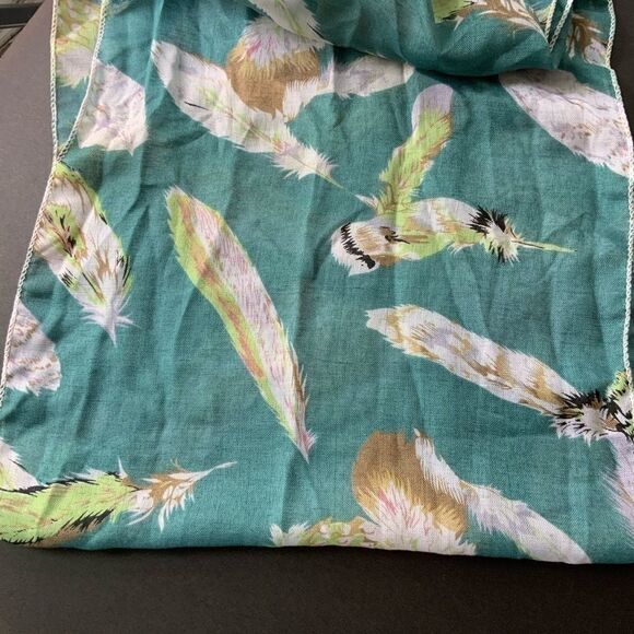 Feather pattern infinity scarf  - Picture 3 of 6